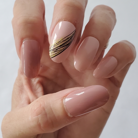 Medium length, oval press on nails - Picture 3 of 4